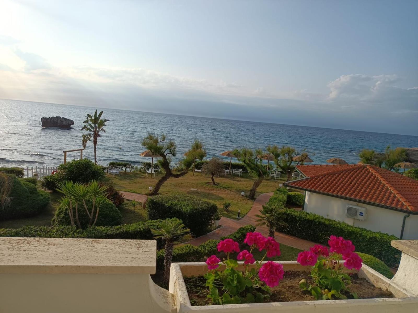 Borgo Di Riaci Beach Resort Santa Domenica  Exterior foto